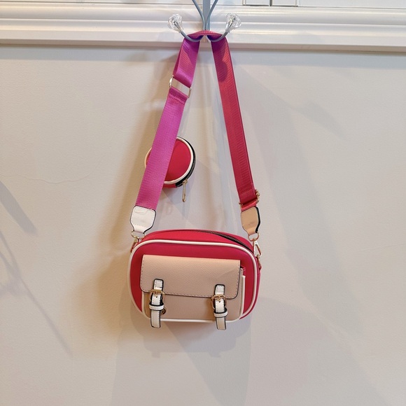 Handbags - ♥️Pink Crossbody Camera Bag! NWT